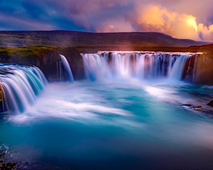 Exploring the Natural Wonders of Iceland