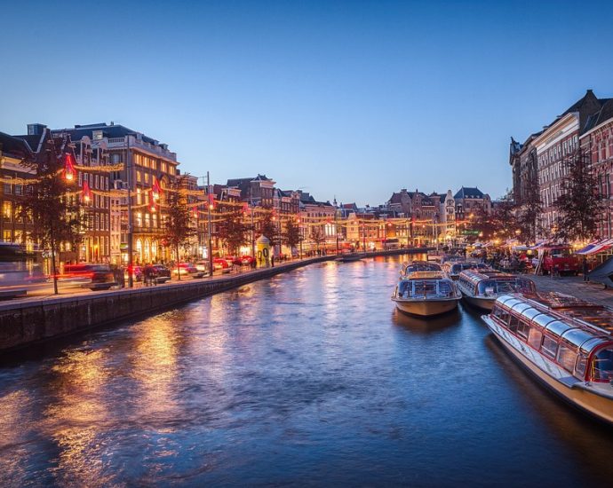 A Tourist's Guide to Amsterdam: Tips for Exploring the City's Iconic Sites