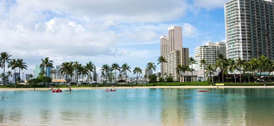 A Tour of Honolulu: Uncovering the City's Hidden Treasures